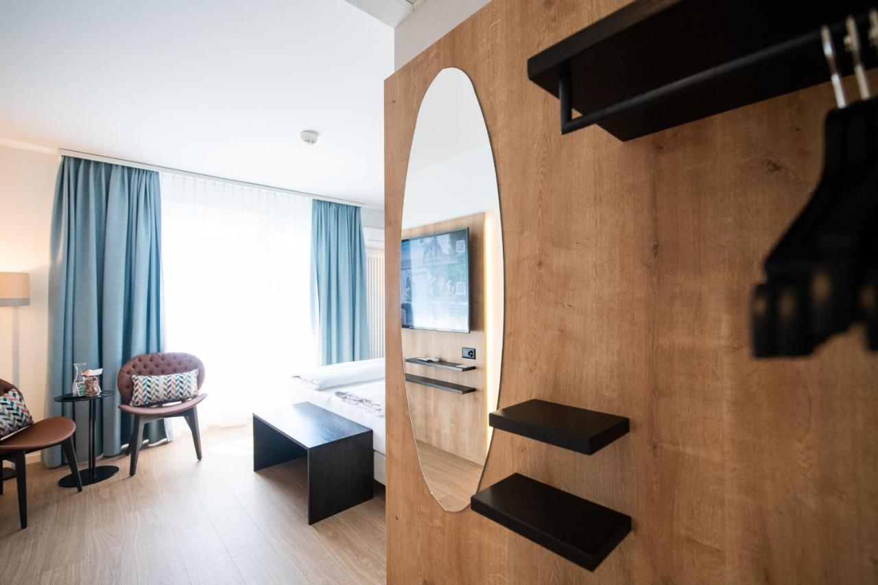 Ascona Lodge, Pool & Garden Retreat Room photo