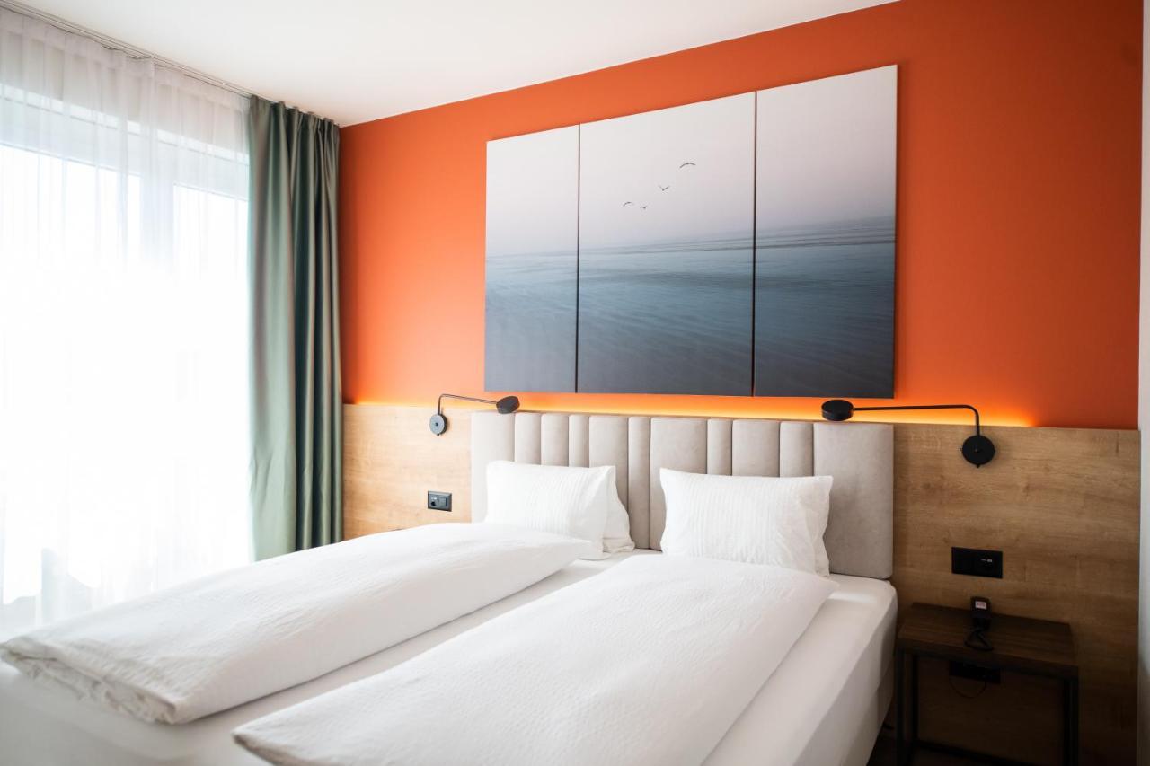 Ascona Lodge, Pool & Garden Retreat Room photo