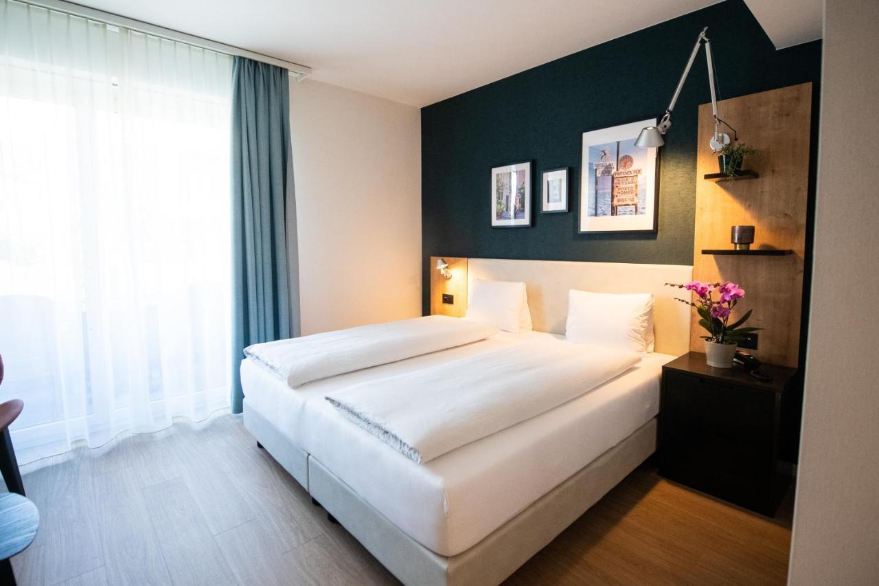 Ascona Lodge, Pool & Garden Retreat Room photo