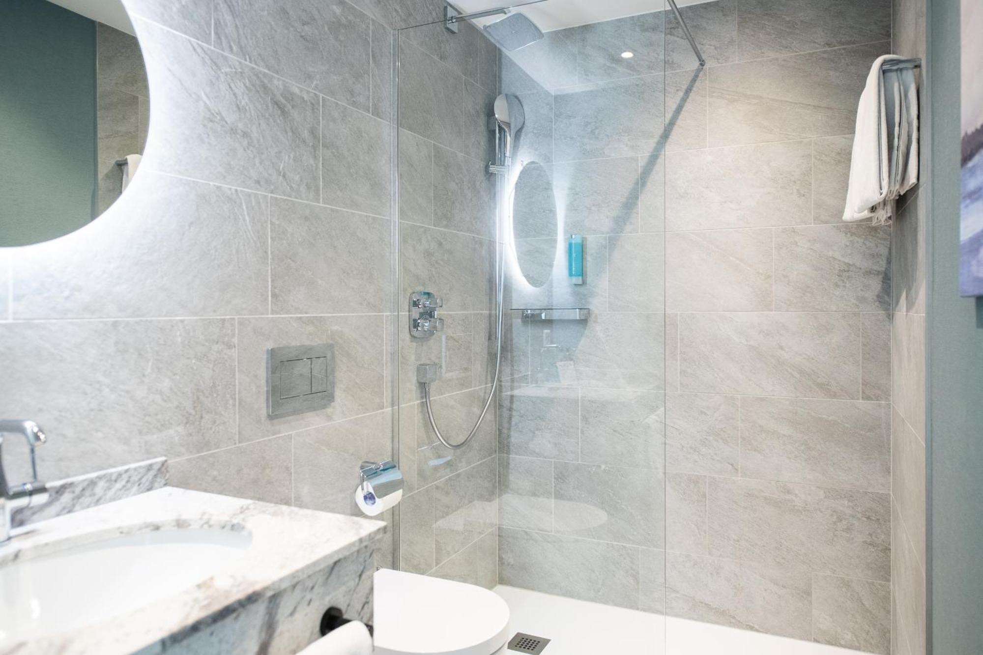 Ascona Lodge, Pool & Garden Retreat Room photo